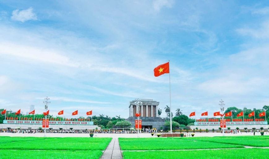 Découvrez le Mausolée de Hô Chi Minh : Un Voyage aux Racines et à la Révérence au Cœur de Hanoï